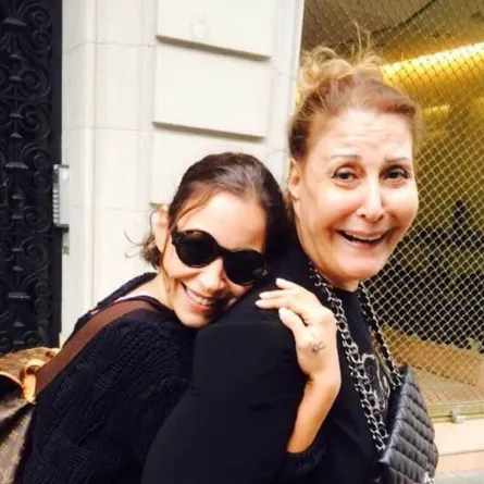 منة شلبي ووالدتها زيزي مصطفى - الصورة من صفحة منة شلبي على فيس بوك