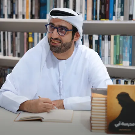 توقيع كتاب "مدرسة أبي" في مكتبة محمد بن راشد