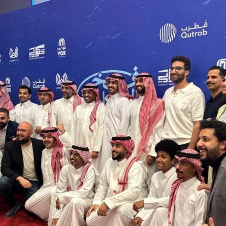 ابطال فيلم فخر السويدي -الصورة  خاصة بسيدتي  من تصوير زكية البلوشي