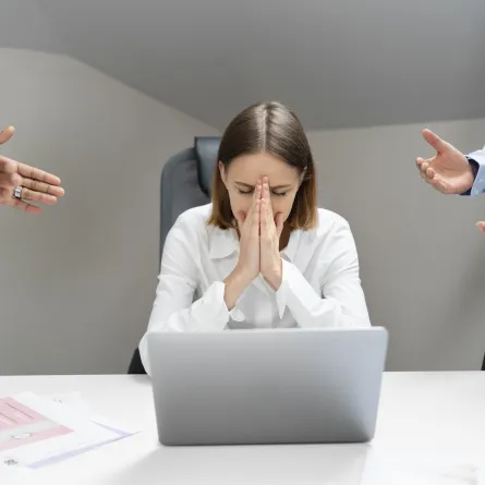 نموذج SANE للتعامل مع الموظف الصعب المراس - الصورة من freepik