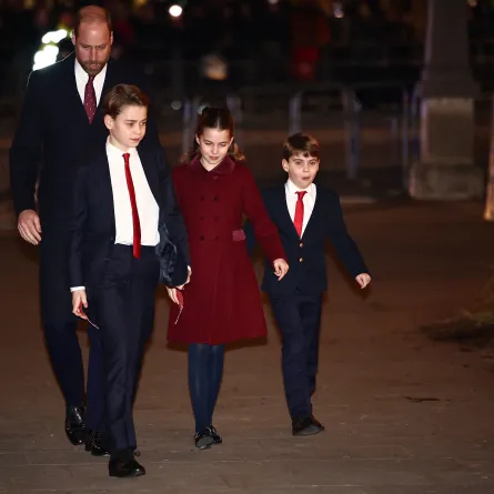 الأمير ويليام، والأمير جورج والأميرة شارلوت والأمير لويس في كنيسة وستمنستر بلندن ( Prince William, Prince George, Princess Charlotte and Prince Louis at Westminster Abbey in London ). مصدر الصورة:HENRY NICHOLLS / AFP