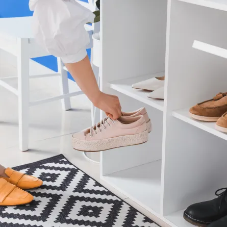 رفوف لترتيب الأحذية 