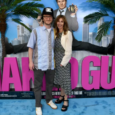 أكيفا شافر وإيريكا هوغينز في استوديوهات باراماونت بلوس أنجلوس (Akiva Schaffer and Erica Huggins at Paramount Pictures Studios in Los Angeles). تصوير: Unique Nicole / Getty Images for Paramount Pictures