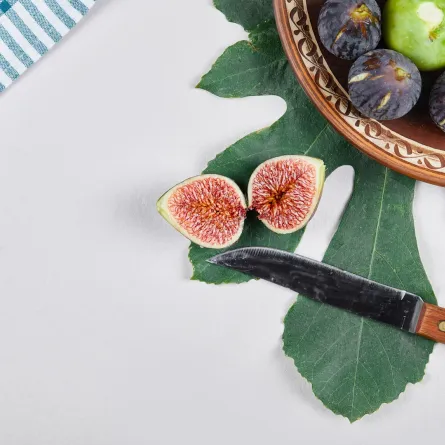 فوائد أوراق التين مشهورة بتحسين الهضم وخسارة الوزن  Image By Freepik