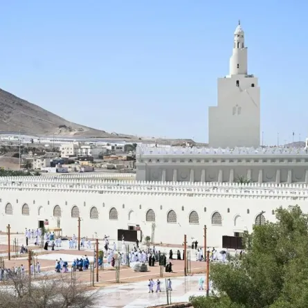 ويضم "المطل" ممشى عصريًا ومسارات للدراجات الهوائية