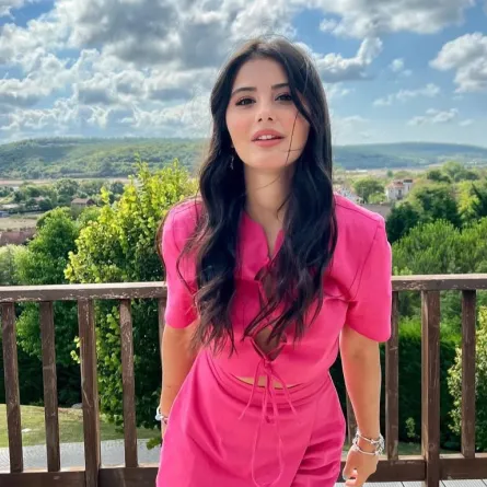 هيلين كانديمير- الصورة من حسابها الرسمي على إنستغرام