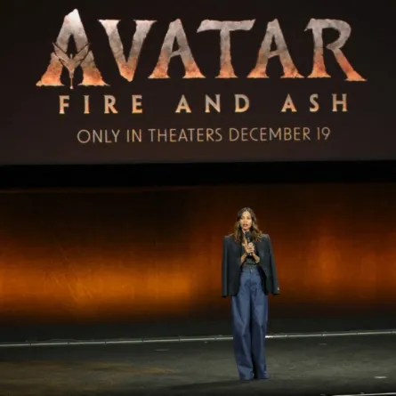 زوي سالدانا في استوديوهات والت ديزني في قصر سيزرز في لاس فيغاس، نيفادا (Zoe Saldana at The Walt Disney Studios at Caesars Palace in Las Vegas, Nevada). مصدر الصورة: Ethan Miller / GETTY IMAGES NORTH AMERICA / Getty Images via AFP