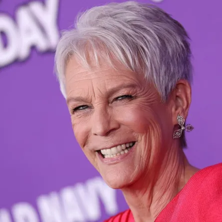 جيمي لي كورتيس في مسرح إل كابيتان في لوس أنجلوس (Jamie Lee Curtis at the El Capitan Theatre in Los Angeles). مصدر الصورة: VALERIE MACON / AFP
