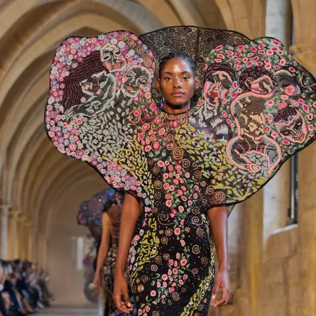 راهول ميشرا Rahul Mishra من عروض أسبوع الموضة في باريس-الصورة من Launchmetrics/Spotlight © 