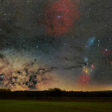 إشارة خافتة تحل لغز ظهور النجوم الأولى - الصورة من pexels by adam krypel