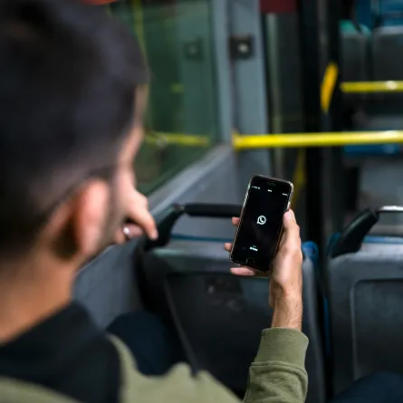 واتساب يطلق ميزة تتعلق بالمكالمات الهاتفية بالذكاء الاصطناعي - الصورة من unsplash by viralyft 