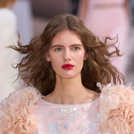 تقنيات تجميلية لتكثيف الشعر