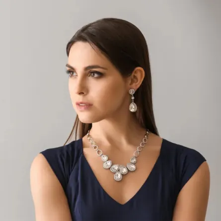 الفرق بين الذهب الأبيض والفضة الإسترليني- مصدر الصورة: Adobe Stock by Pixel-Shot