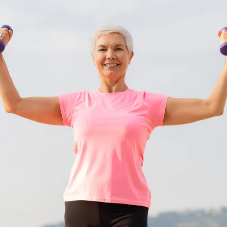 تمارين بسيطة لكبار السن لحرق الدهون وتحسين الحركة  Image By Freepik