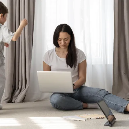 صورة لأم مع طفلها