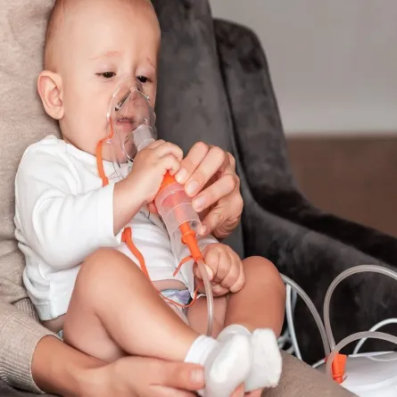 صورة لطفل يعاني من صعوبة التنفس