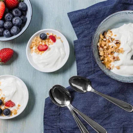 فوائد الزبادي ومنها اليوناني وأهميته في الصيف Image BY Freepik