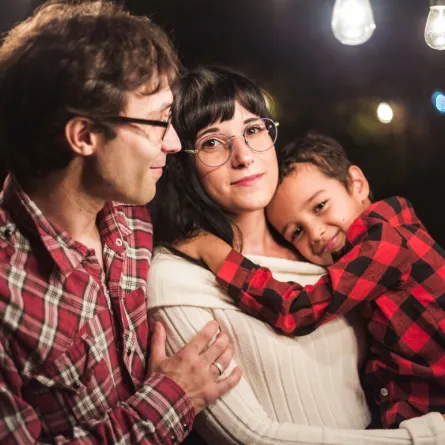 صورة لأسرة سعيدة متفاهمة