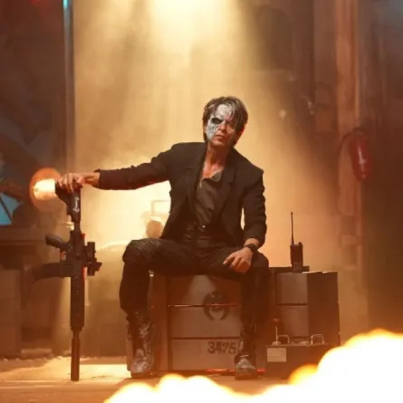 شاروخان من فيلم Jawan - الصورة من موقع موسوعة الأفلام العالمية IMDB