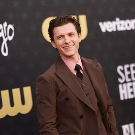 توم هولاند - Tom Holland Matt Winkelmeyer/Getty Images for Critics Choice Association/AFP (Photo by Matt Winkelmeyer / GETTY IMAGES NORTH AMERICA / Getty Images via AFP)