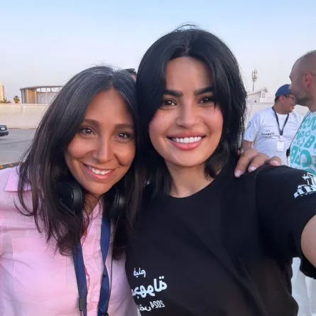 ميلا الزهراني وهيفاء المنصور في كواليس فيلم المجهولة -الصورة من صفحة ميلا على منصة إكس