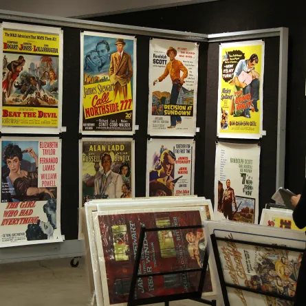 بوسترات أفلام كلاسيكية – مصدر الصورة Photo by GABRIEL BOUYS / AFP