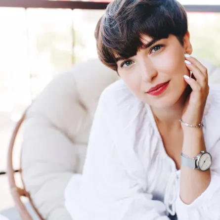 الساعات تحتاج إلى الكثير من العناية (مصدر الصورة: designed by freepik)