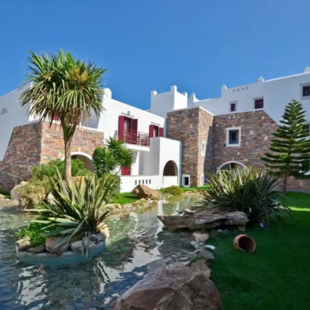 ناكسوس ريزورت بيتش -الصورة من صفحة naxos_resort الرسمية على إنستغرام