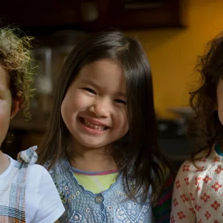 صورة ثلاث فتيات