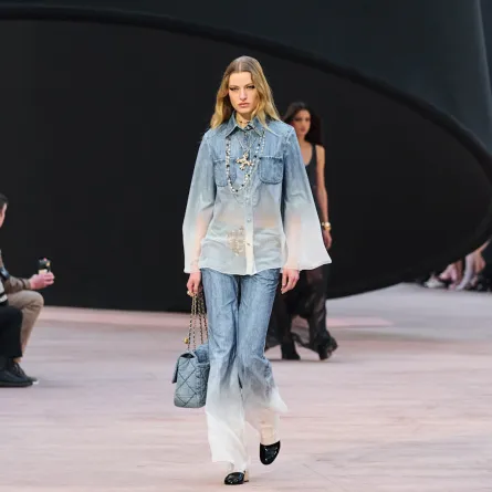 إطلالة من شانيل Chanel - الصورة من Launchmetrics/Spotlight ©