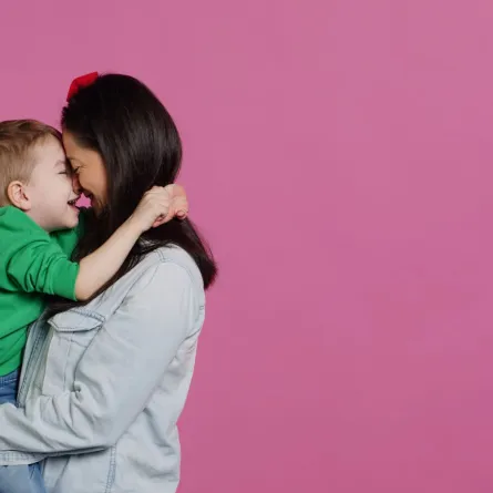 صورة لعلاقة حب بين ام وابنها