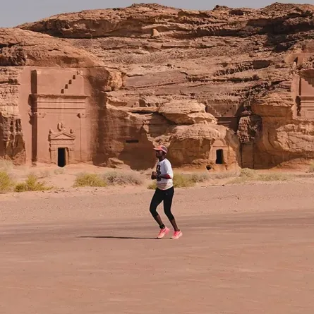 أحد المشاركين في سباق لهيب العلا الصحراوي. الصورة من الموقع الإلكتروني الرسمي للعلا