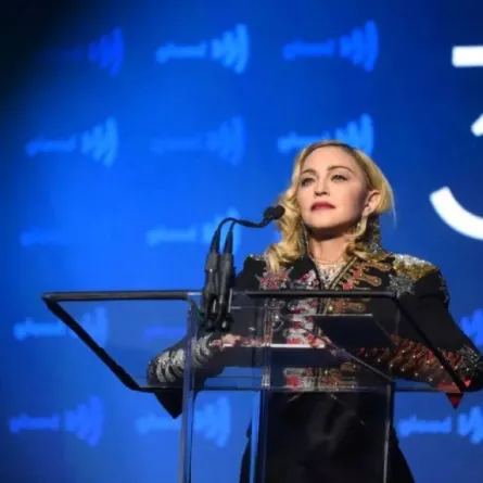 مادونا Madonna في حفل جوائز GLAAD Media- مصدر الصورة: Jamie McCarthy/Getty Images for GLAAD/AFP / Getty Images via AFP