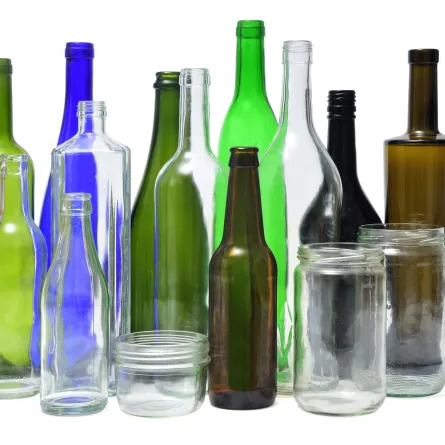 علب وزجاجات فارغة