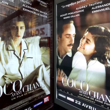 بوستر فيلم Coco Avant Chanel الفرنسي- مصدر الصورة: AFP PHOTO / GUILLAUME CLEMENT  GUILLAUME CLEMENT / AFP
