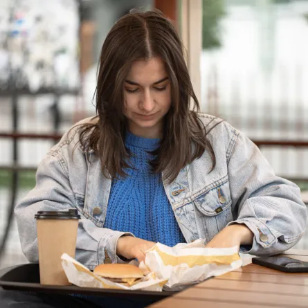 الفوضى في مواعيد الطعام تُرهق الإنسان-المصدرfreepik