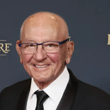 فرانك كابريو في حفل توزيع جوائز إيمي السنوي الحادي والخمسين( Frank Caprio at the 51st Annual Primetime Emmy Awards ). مصدر الصورة:Rodin Eckenroth / GETTY IMAGES NORTH AMERICA / Getty Images via AFP