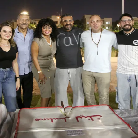 أسرة مسلسل لينك تحتفل ببدء التصوير -الصورة من الشركة المنتجة