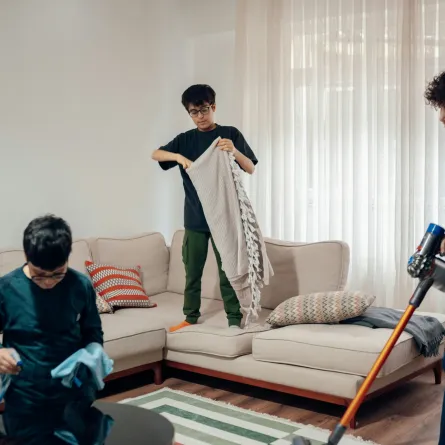 التشارك في أداء أعمال المنزل