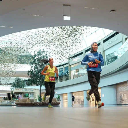 دعوة لممارسة الرياضة المشي والجري في يوم المرأة الإماراتية - الصورة من وكالة الأنباء الإماراتية "وام"