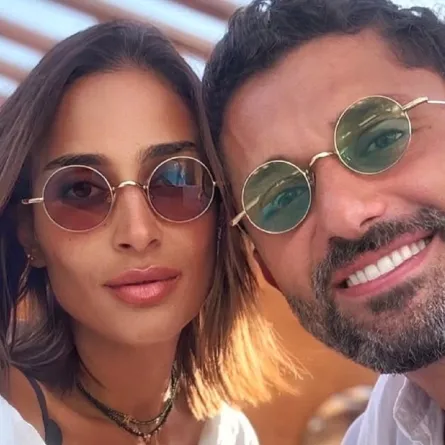 أحمد سعد يهدي كريم محمود عبدالعزيز وزوجته ثلاث أغانٍ