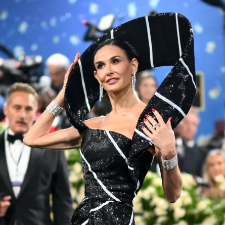 ديمي مور في متحف متروبوليتان في نيويورك (Demi Moore at the Metropolitan Museum in New York). مصدر الصورة: ANGELA WEISS / AFP