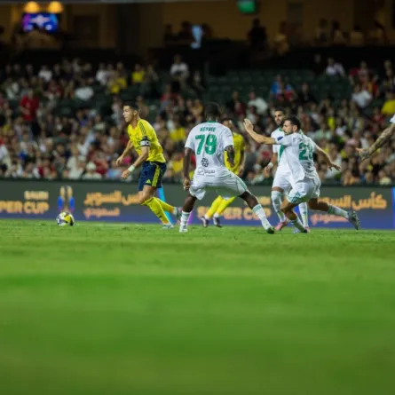 كريستيانو رونالدو ولاعبو فريق الأهلي أثناء المباراة 