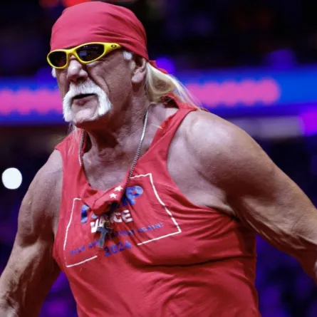 هالك هوجان في حديقة ماديسون سكوير في مدينة نيويورك (Hulk Hogan at Madison Square Garden in New York City). مصدر الصورة: Anna Moneymaker/Getty Images/AFP