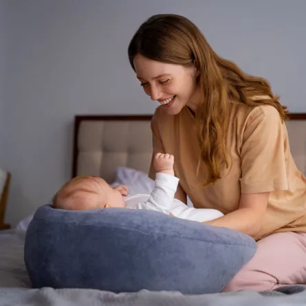 صورة لأم مع مولودها