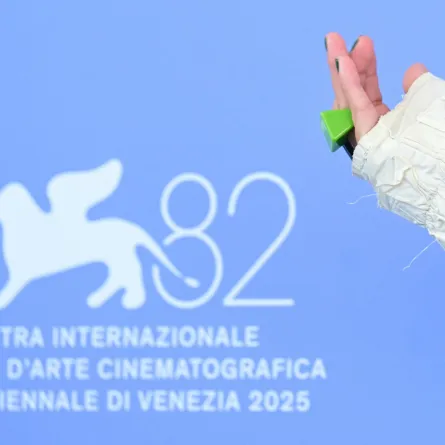 مهرجان فينيسيا وشعار الدورة الـ 82– مصدر الصورة Photo by TIZIANA FABI / AFP