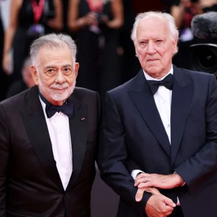 فرانسيس فورد كوبولا وفيرنر هرتزوغ خلال مهرجان البندقية السينمائي الدولي الثاني والثمانين في فينيسيا، إيطاليا (Francis Ford Coppola and Werner Herzog during the The 82nd Venice International Film Festival in Venice, Italy). مصدر الصورة: Max Cisotti/Dave Benett/WireImage