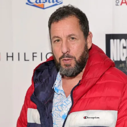 آدم ساندلر في نيويورك (آدم سانتدلر في نيويورك). مصدر الصورة: Dia Dipasupil / GETTY IMAGES NORTH AMERICA / Getty Images via AFP