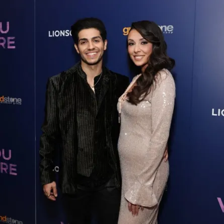 مينا مسعود وإميلي شاه Mena Massoud and Emily Shah  - مصدر الصورة JAMIE MCCARTHY / GETTY IMAGES NORTH AMERICA / Getty Images via / AFP