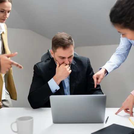 كيف تتخلص من عادة التحقق المستمر التي تسرق تركيزك وتُضعف إنتاجيتك؟